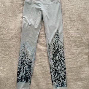 ALO Yoga high waisted full-length winter scene leggings